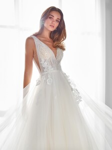 nicole-spose-AU12159-Aurora-moda-sposa-2021-634.thumb.jpg.86bec7a213b369e9119fae7d18e870a0.jpg