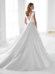 nicole-spose-AU12171-Aurora-moda-sposa-2021-396.thumb.jpg.1bc8843388af03bf56ed355e318e5838.jpg