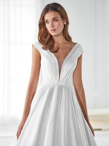 nicole-spose-AU12171-Aurora-moda-sposa-2021-757.thumb.jpg.cfdb4f586067cd91c8d2ea2384585480.jpg