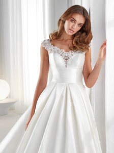 nicole-spose-AU12176-Aurora-moda-sposa-2021-207.thumb.jpg.ebc3abcbba86880b6ce82121f0b7bed3.jpg