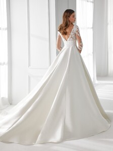 nicole-spose-AU12188-Aurora-moda-sposa-2021-193.thumb.jpg.bbce65d6dcc55786bbd3bce5f27ac3b2.jpg