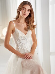 nicole-spose-AU12190-Aurora-moda-sposa-2021-611.thumb.jpg.97c8771971340fba4c2ecfa506e16209.jpg