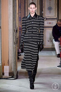 olivier-theyskens-aw19-0005-c11085.thumb.jpg.d4df9140c04f2a0a503cb13c40e41f92.jpg