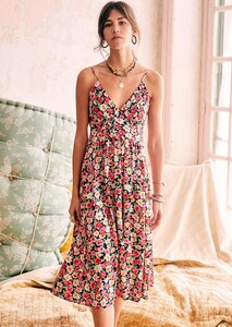 oliviera-dress-flower_on_black_background-khgadsm3j8tzwl0bqzrq.jpg
