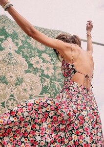 oliviera-dress-flower_on_black_background-xsb0ujfcjlpwkaj5krl6.jpg