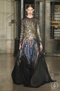 oscar-de-la-renta-aw20-0072-a909a8.thumb.jpg.6587dacca17e3d5bcb630a57b48e8c72.jpg