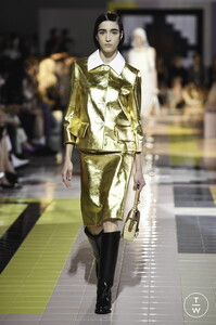 prada-ss20-0030-186f0d.thumb.jpg.7653f2ff704b4ef909e0299760af53bd.jpg