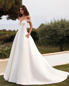 pronovias_103556196_169287921249851_3468062047255767688_n.jpg