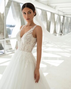 pronovias_105975476_2718431305054577_3020108092673658358_n.jpg