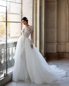 pronovias_106496669_188723975965309_8933054289776220613_n.jpg