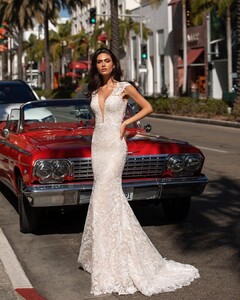 pronovias_106915058_646789639380378_7064438980110960995_n.jpg