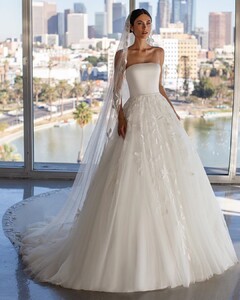 pronovias_109747068_110454193963646_6167619130408096105_n.jpg