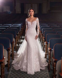 pronovias_115759443_414568199470719_8251455338746317189_n.jpg