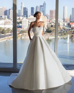 pronovias_115833333_572162303462905_6041196699806448106_n.jpg