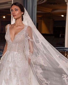 pronovias_115880910_597013191176701_97164376421574352_n.jpg