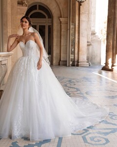 pronovias_116303072_2527745034017180_3539578080496187280_n.jpg