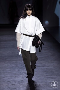 rag-and-bone-aw20-0018-597380.thumb.jpg.c698cefd9794ba5f67952e4505834d70.jpg