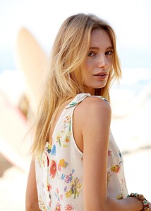ricci-top-sezane-x-gkero-multicolor_flowers-nlnyi6qqkxor02bzf3j3.jpg