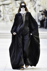 rick-owens-ss19-0037-bf01b9.thumb.jpg.4d54f298bca6767bf3b9b0ce609d00fd.jpg