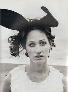 rosemary-ferguson-ph-donald-christie-styling-karl-plewka-i-d-the-foward-issue-no-180-october-1998-1887_o.thumb.jpg.beb1fb786b97b4b1a096b4e53b4e9e8d.jpg