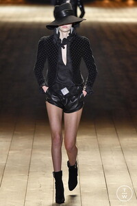 saint-laurent-aw18-0001-8d67d0.thumb.jpg.002f93dc69a57410937c9b813e25ff77.jpg