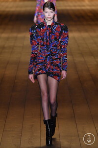 saint-laurent-aw18-0059-97368a.thumb.jpg.430b29d7041ce09abd681be553607c4e.jpg