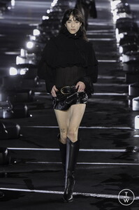 saint-laurent-ss20-0027-aedbe2.thumb.jpg.c5c56c61842f01ee5ddf6426ad1531f3.jpg