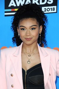 sierra-capri-2018-nickelodeon-kids-choice-awards-5.jpg