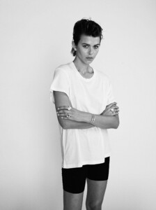 the-short-sleeve-boyfriend-tee-off-white-shirts-eterne-941357.thumb.jpg.92d2d8ecb01d0293ce4a9495328cf50b.jpg