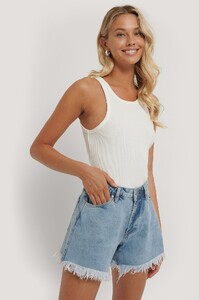 trendyol_tasseled_denim_shorts_1494-003372-0003_01j.jpg