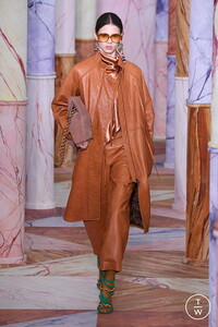 ulla-johnson-aw20-0003-a188e3.thumb.jpg.6f73fcc36eff0f4b1f6d728b4cdcb0a2.jpg
