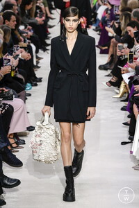valentino-aw20-0050-7693cb.thumb.jpg.154dd086219b3eff757ed2724a6aa882.jpg