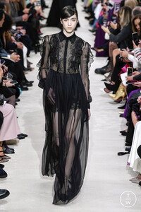 valentino-aw20-0083-88c334.thumb.jpg.411b1afe6e36c0734e06e59c045ff5db.jpg