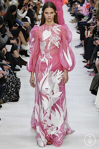 valentino-ss20-0074-2f0c1e.thumb.jpg.e036dbf6a5929b054e757f7da975e72f.jpg