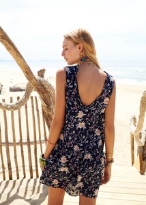 vanina-dress-navy_with_nude_flowers-cbykrmx2pbstag3jylzg.jpg