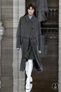 victoria-beckham-aw20-0023-8cb113.thumb.jpg.5e8e1eae7fc1176b9007972482216540.jpg
