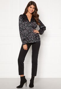 vila-dago-ls-top-black-aop-flowers_1.thumb.jpg.bf8a7d82c94f0c89700fab0f159a8c01.jpg