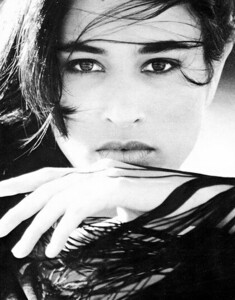 vogue-id-13.thumb.jpg.df04708f3c4e5142654b86571a91e204.jpg