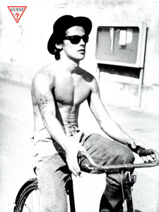 von_Unwerth_Guess_Jeans_Spring_Summer_1994_04.thumb.png.b460768bf9097254cd745f7f164a8be4.png