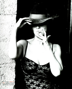 von_Unwerth_Vogue_Italia_July_1993_01.thumb.png.d87b6680bb6349a0af629cd3d0cb17f7.png