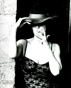 von_Unwerth_Vogue_Italia_July_1993_01.thumb.png.dcb0cdcf2c9fabf0e833f69f04b8d254.png