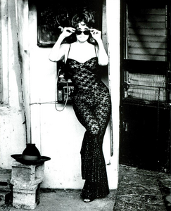 von_Unwerth_Vogue_Italia_July_1993_03.thumb.png.05fe0c555ecf2a6f141af0e6d94c20c7.png