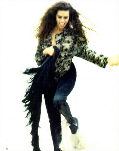 von_Unwerth_Vogue_Italia_July_August_1989_03.thumb.png.a2de1a5c7850b13f31882d8a825406c7.png