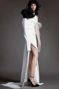 01-vera-wang-bridal-2018.thumb.jpg.ed173de29fbcd6c6a779be9d902c0e42.jpg