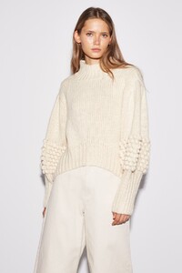 10190809_reiterate_jean_105_chalk_w_white_10190862_hold_tight_knit_jumper_103_chalk_nh_43089_2048x2048.jpg