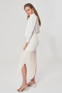 10190921_take_seriously_skirt_230_cream_10190938_nearby_shirt_102_ivory_g_0137_2048x2048.jpg