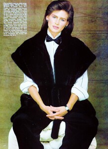 1043831174_UKVogueOctober1982LadyIntoTux-TheNewDressingForDinnerSuitsAlbertWatson6.thumb.jpg.04c5a6b687bdd1c10d0ce7fb83f5ba8f.jpg