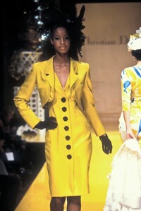 1228821398_ChristianDior1995HauteCouture29.thumb.jpg.bffba557db39858264798e40abeda43a.jpg