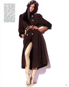 1295673123_Navy__Blue_Chin_Vogue_Italia_September_1992_10.thumb.png.676f91a0c6c1b28eec279fda336a206a.png