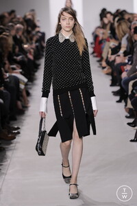 14234e-fa16-pp-runway-show-look-52-2bbea0.thumb.jpg.169af3b391dc80426877d4694cf2512f.jpg